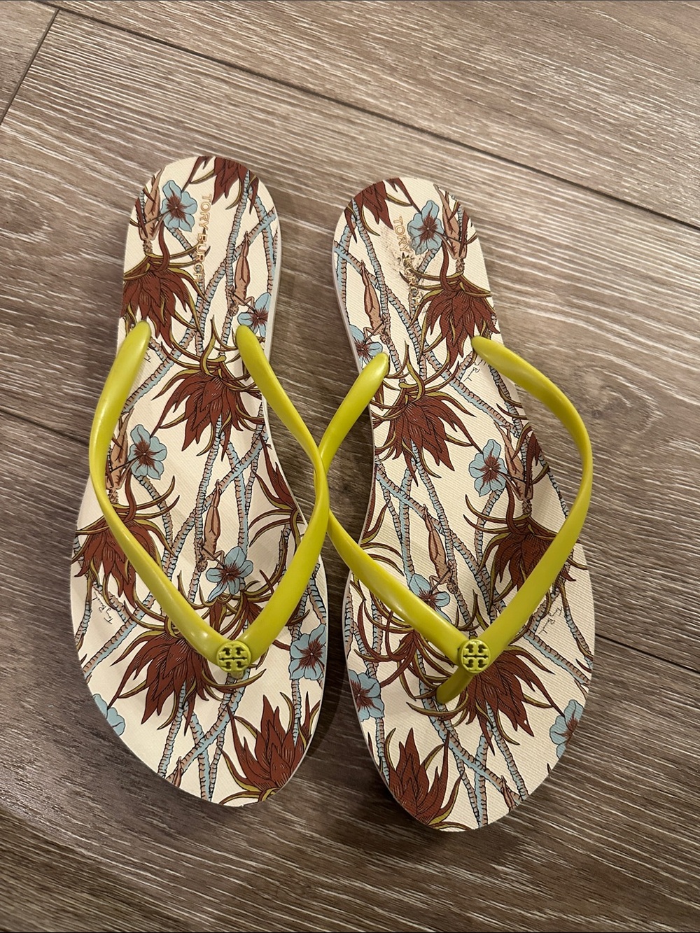 Supercuts Tory Burch flip flops size 10